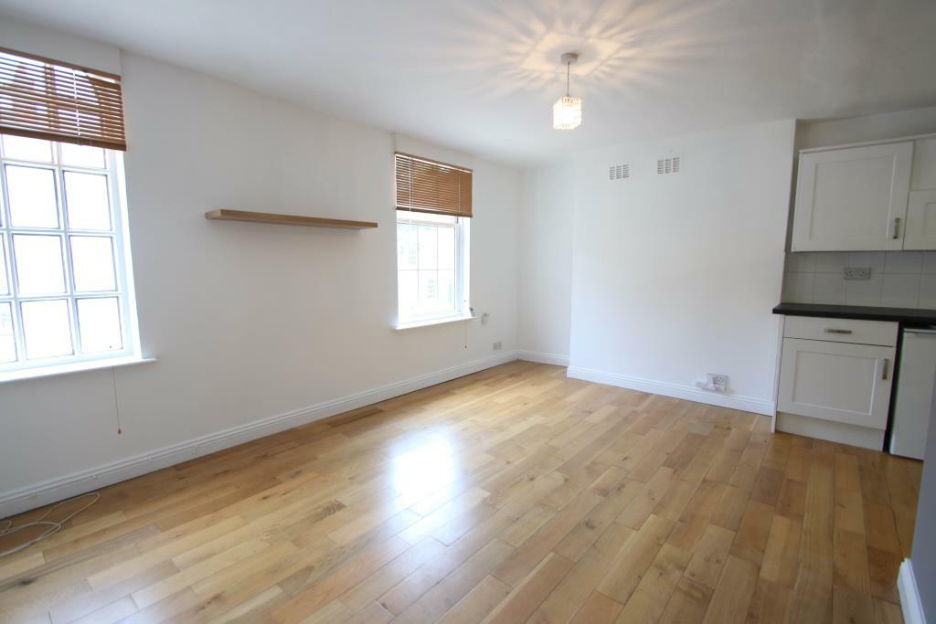 Main image of property: Flat 2 Berkeley Court, North Sherwood Street, Nottingham, NG1 4EF