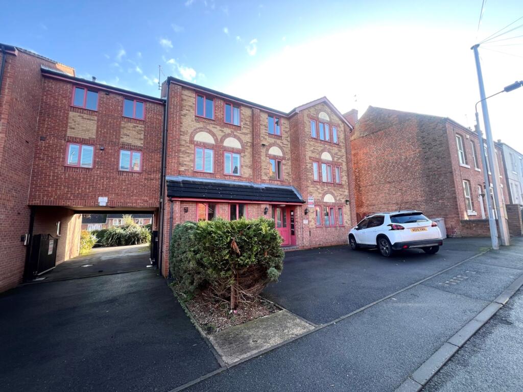 Main image of property: Flat 8 The Windings, Chesterfield Street, Carlton, Nottingham, NG4 1EF