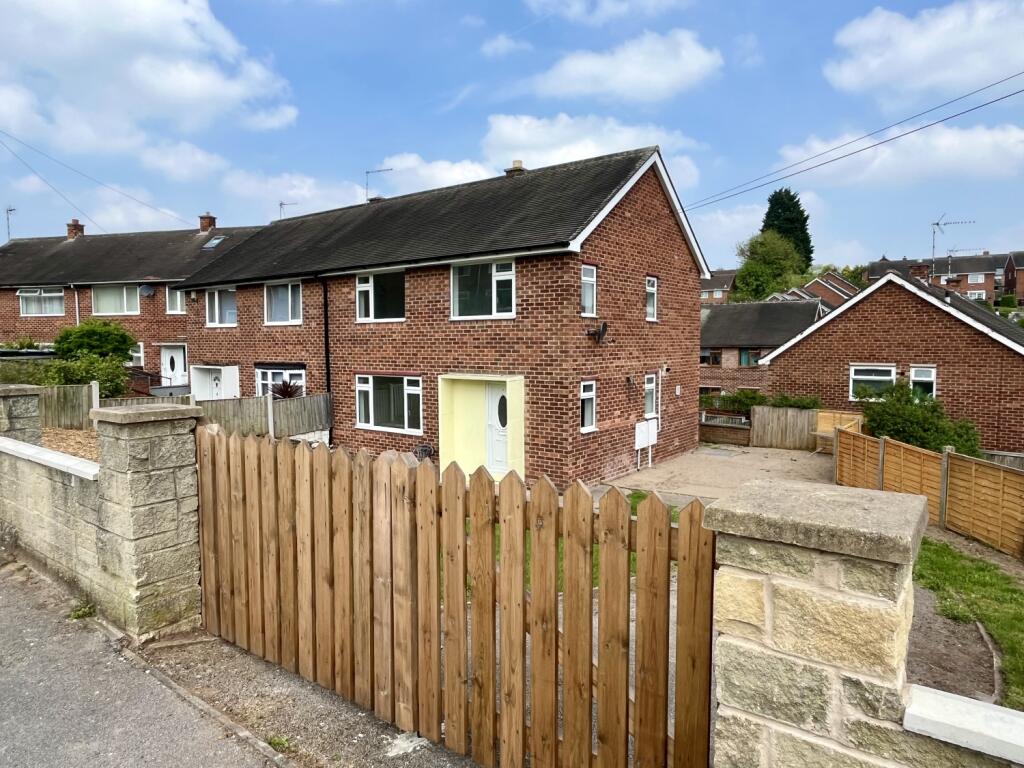 3 bedroom semidetached house for rent in Cator Close, Gedling
