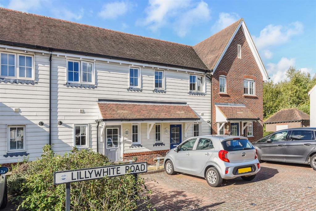 2 Bedroom House For Sale In Lillywhite Road, Westhampnett, Chichester, Po18