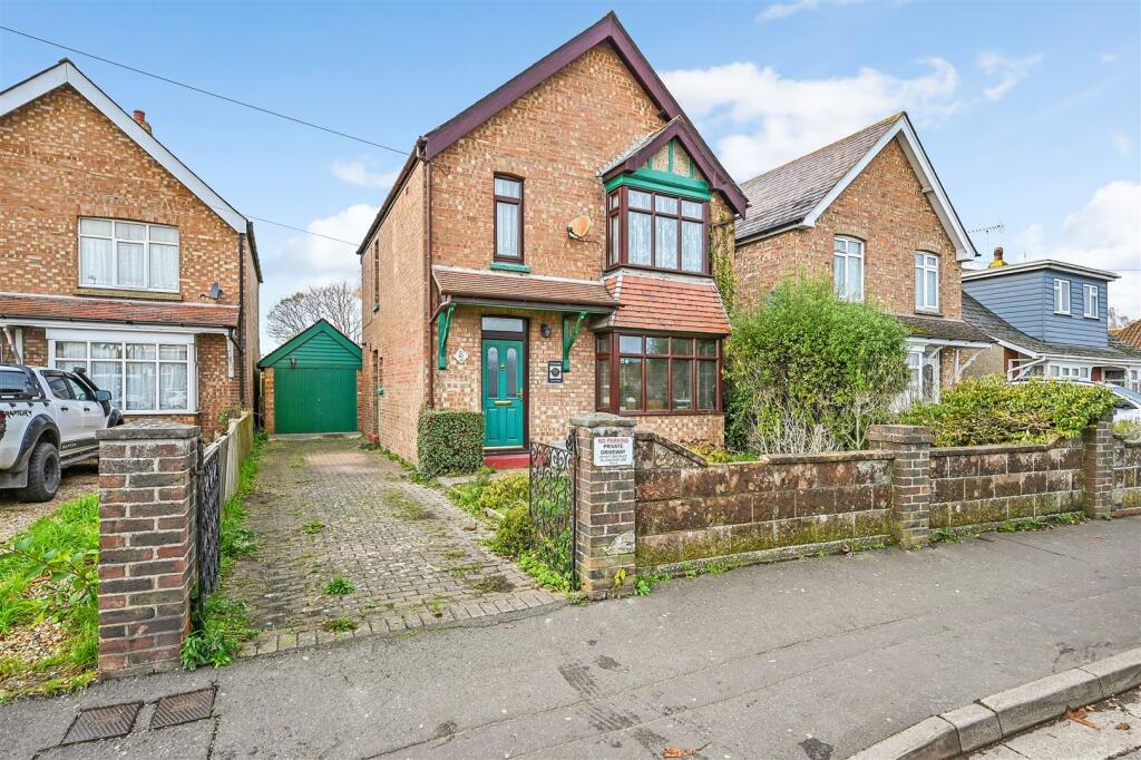 3 bedroom detached house for sale in St. James Road, Chichester, PO19