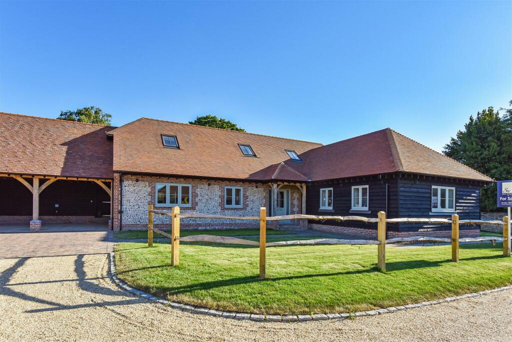 4 bedroom detached house for sale in Manor Lane, South Mundham, PO20
