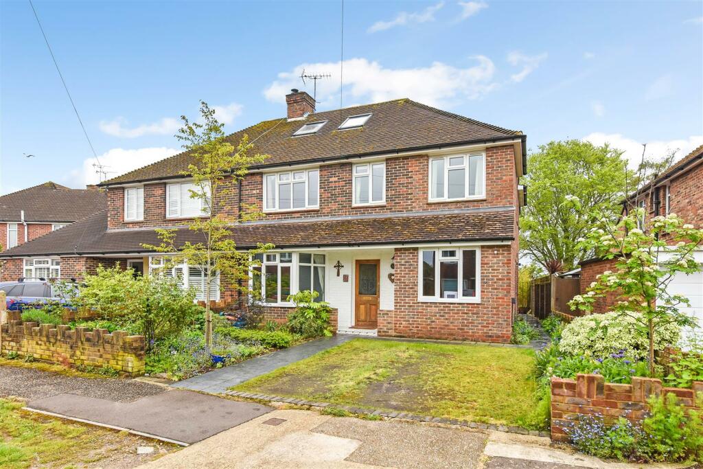 4 bedroom semidetached house for sale in Graydon Avenue, Donnington, PO19