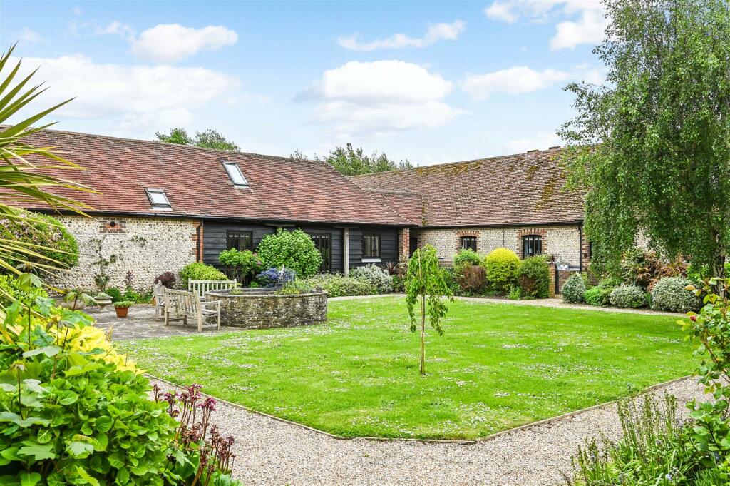 2 bedroom terraced house for sale in Saxon Meadow, Tangmere, PO20