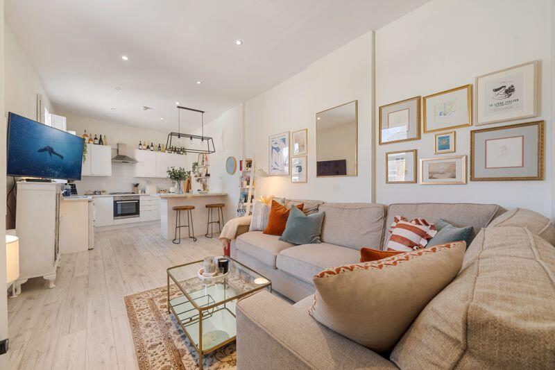 Main image of property: Balham Hill ,