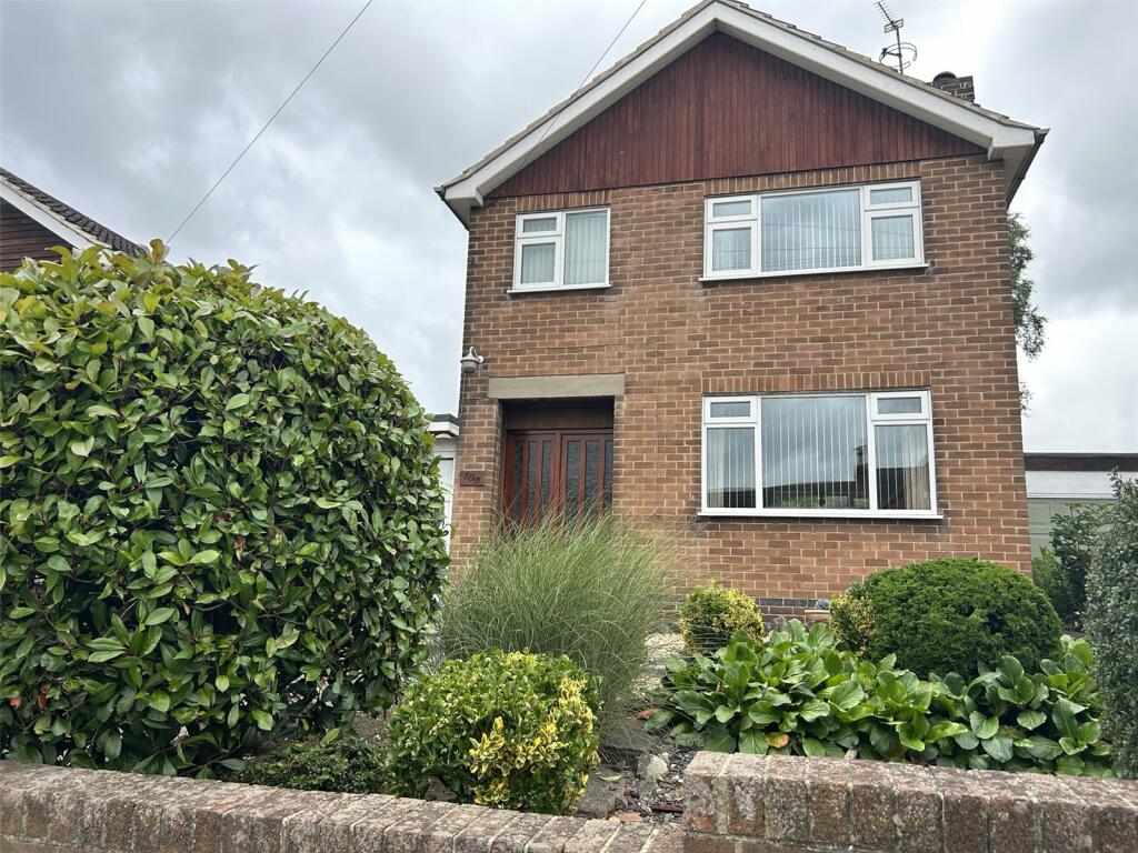 3 bedroom link detached house for sale in Upper Dunstead Road, Langley
