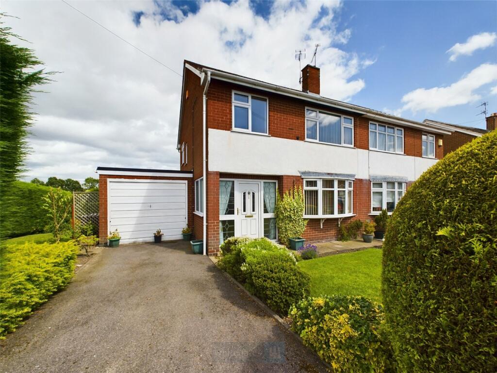 3 bedroom semidetached house for sale in Lake Avenue, Loscoe, Heanor