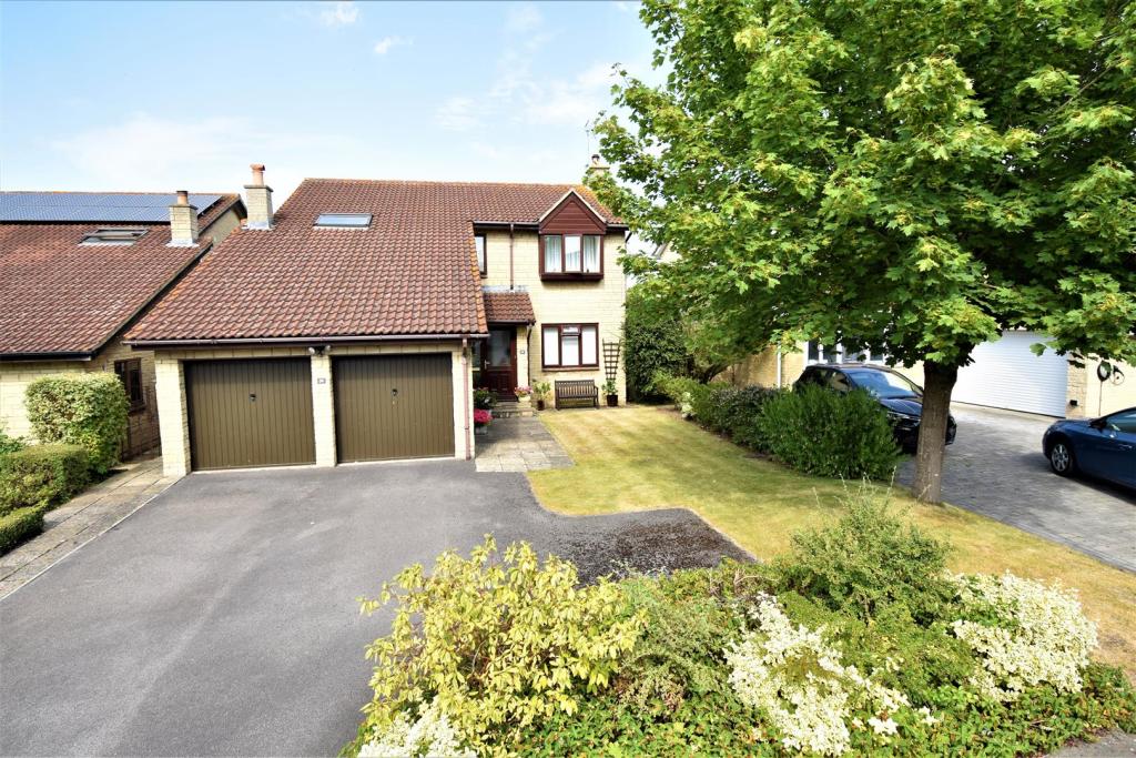 4 bedroom detached house for sale in Home Farm Way, Easter Compton, BS35