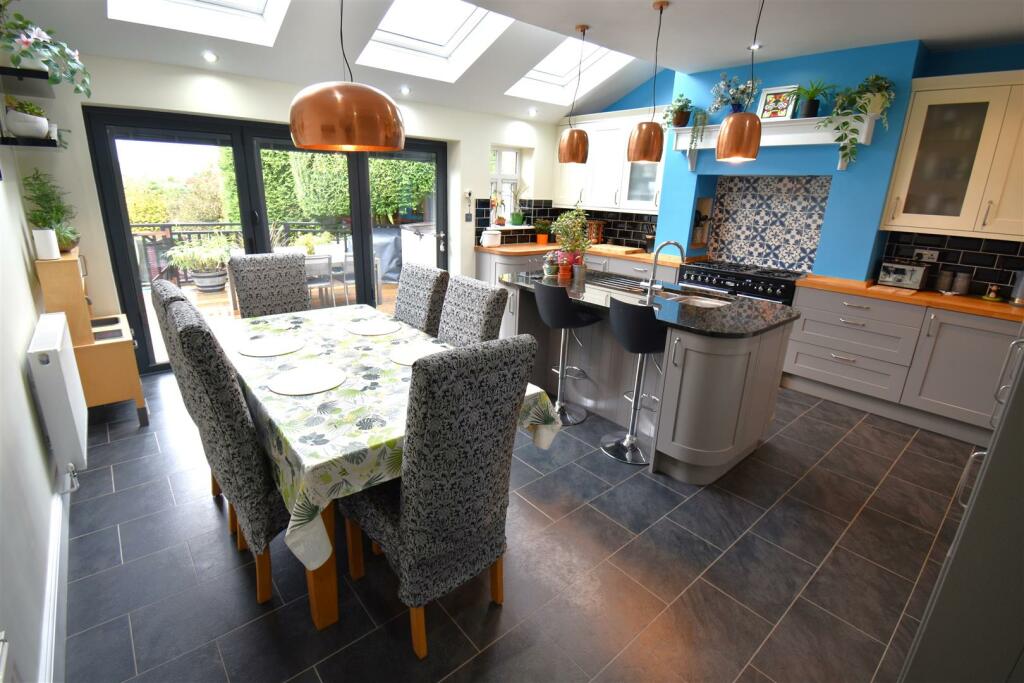Additional property image - Beautifully Presented & Largely Extended 5 Bed Semi With S/Facing gdn