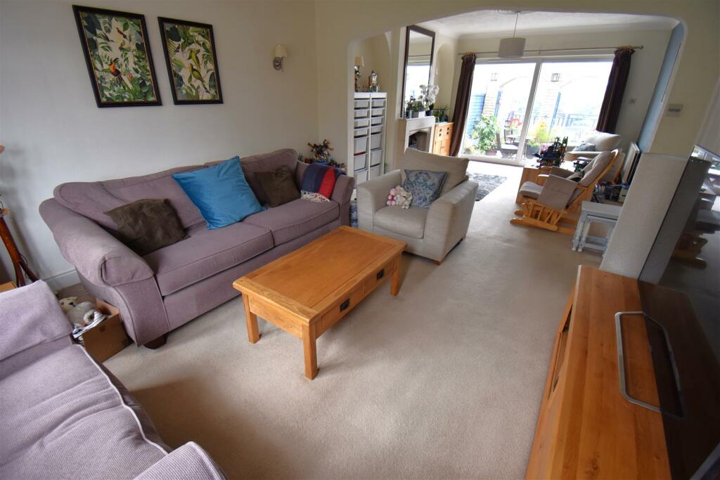 Additional property image - Beautifully Presented & Largely Extended 5 Bed Semi With S/Facing gdn