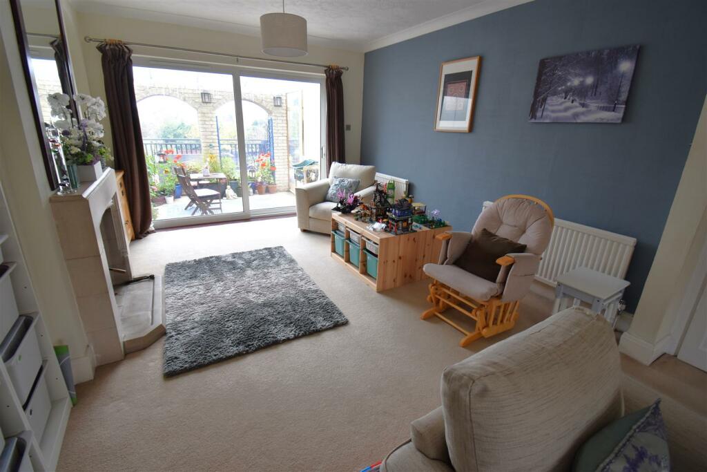 Additional property image - Beautifully Presented & Largely Extended 5 Bed Semi With S/Facing gdn