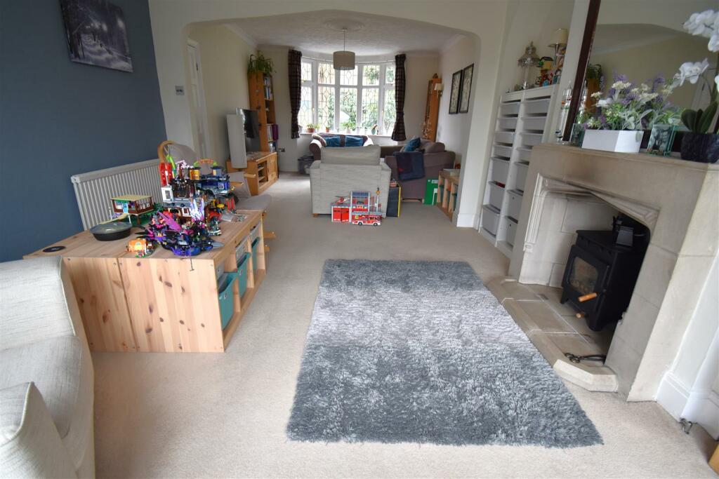 Additional property image - Beautifully Presented & Largely Extended 5 Bed Semi With S/Facing gdn