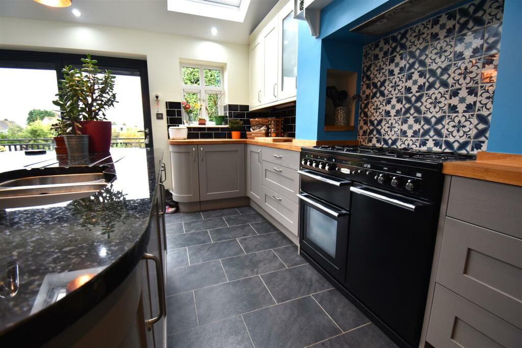 Additional property image - Beautifully Presented & Largely Extended 5 Bed Semi With S/Facing gdn