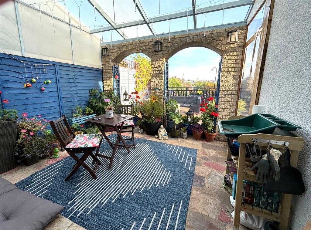 Additional property image - Beautifully Presented & Largely Extended 5 Bed Semi With S/Facing gdn