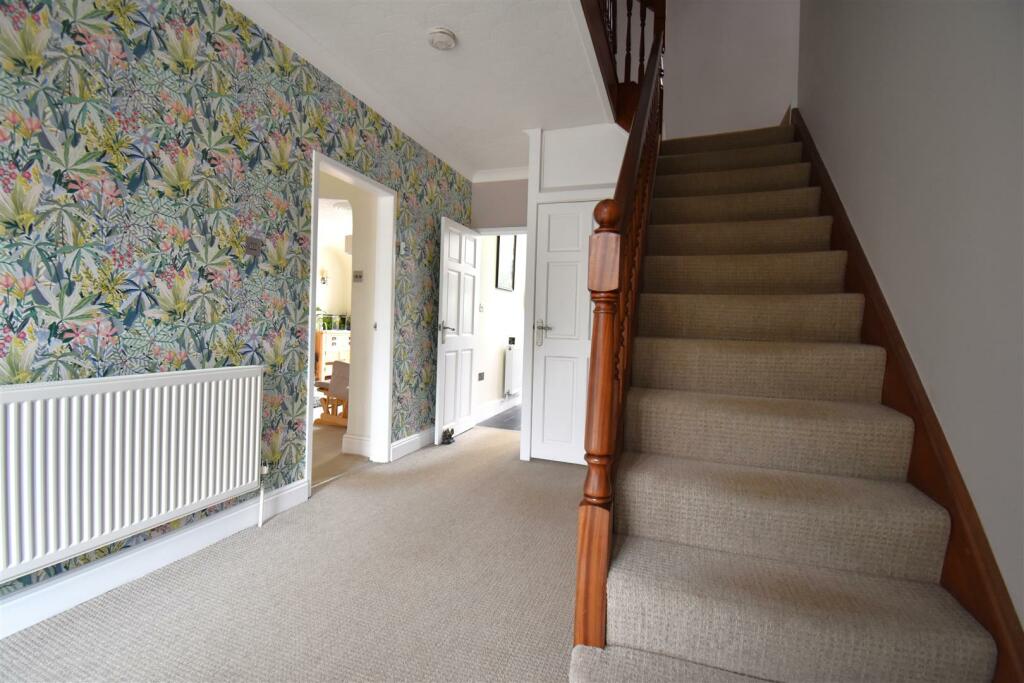 Additional property image - Beautifully Presented & Largely Extended 5 Bed Semi With S/Facing gdn