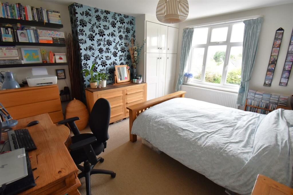 Additional property image - Beautifully Presented & Largely Extended 5 Bed Semi With S/Facing gdn