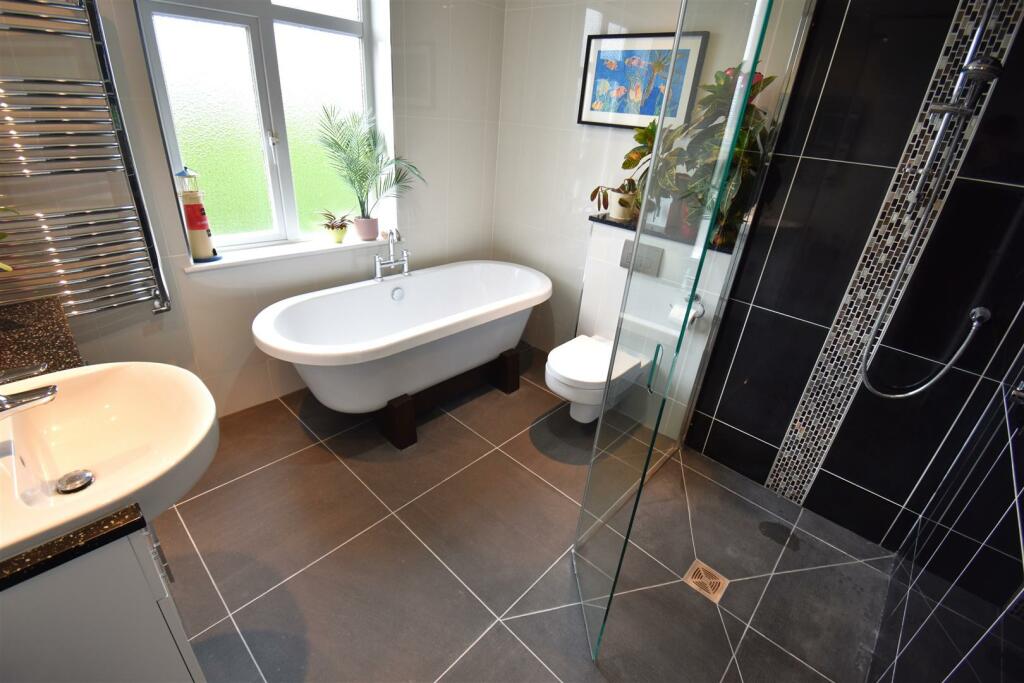 Additional property image - Beautifully Presented & Largely Extended 5 Bed Semi With S/Facing gdn