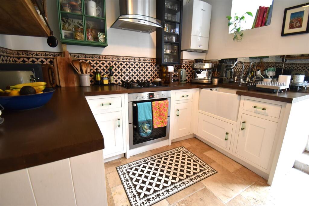 Additional property image - Superb Garden Apartment Beaconsfield Road, Clifton, Bristol