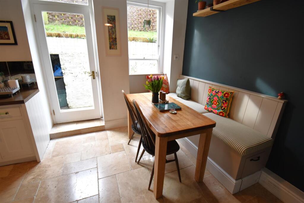 Additional property image - Superb Garden Apartment Beaconsfield Road, Clifton, Bristol
