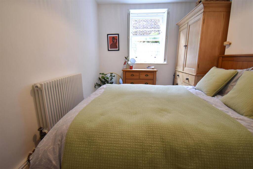 Additional property image - Superb Garden Apartment Beaconsfield Road, Clifton, Bristol