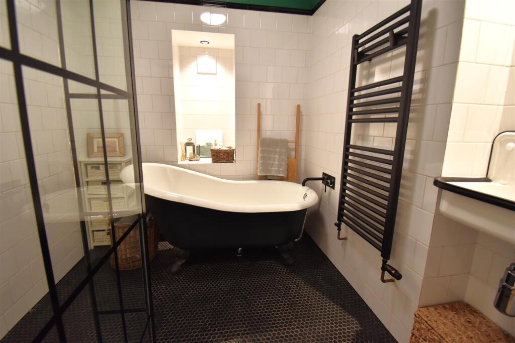 Additional property image - Superb Garden Apartment Beaconsfield Road, Clifton, Bristol