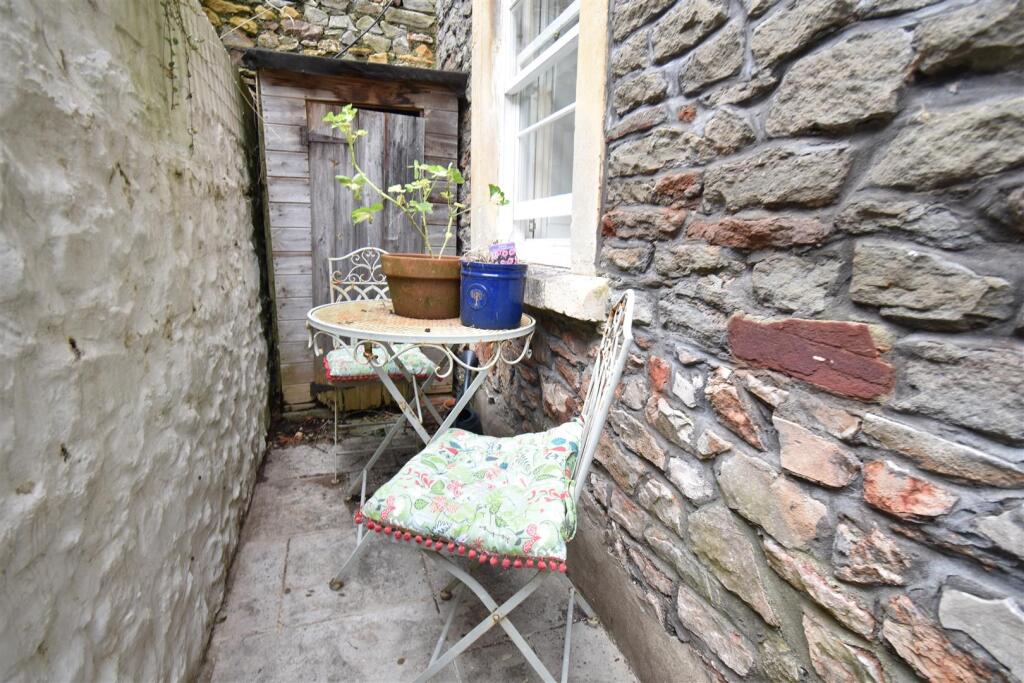 Additional property image - Superb Garden Apartment Beaconsfield Road, Clifton, Bristol