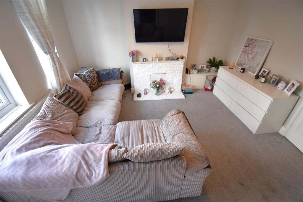 Main image of property: Superb One Bedroom Apartment - Wellington Hill West, Bristol