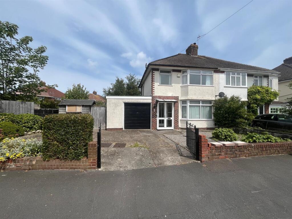 Main image of property: Great House with potential on Rodbourne Road, Bristol