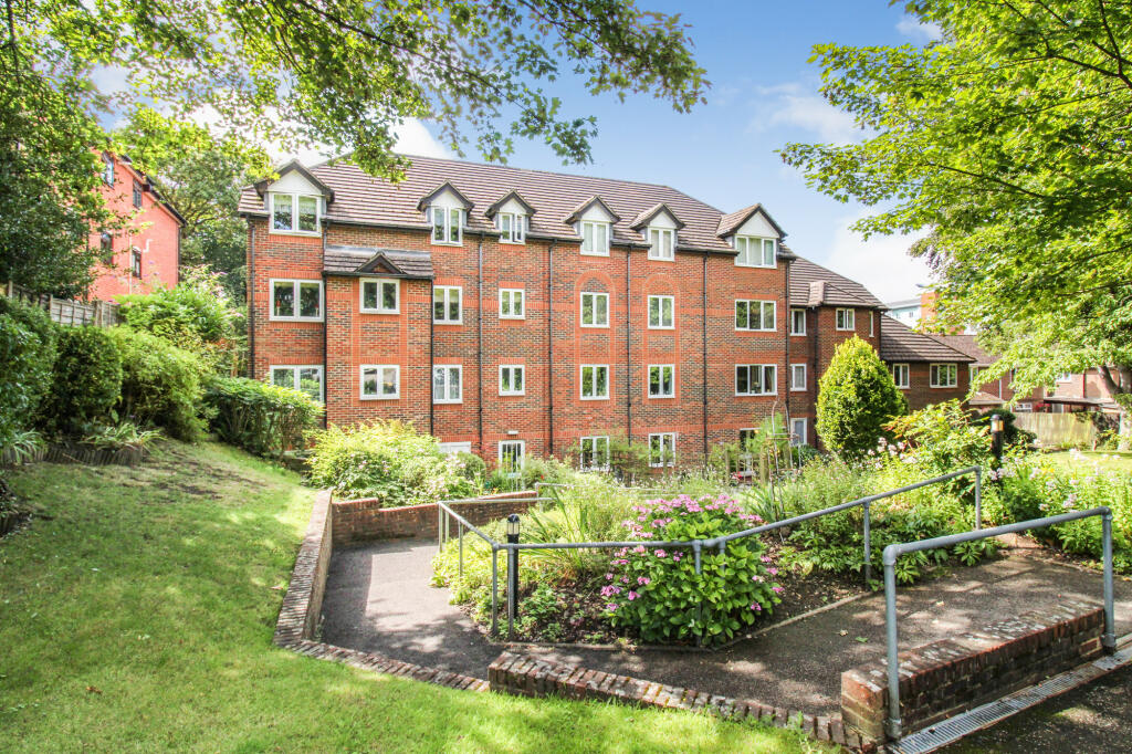 2 bedroom retirement property for sale in Flat 24, Meadsview Court, Farnborough, Hampshire, GU14