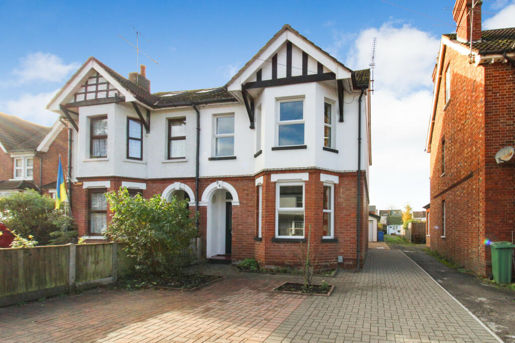 4 bedroom semidetached house for sale in Park Road, Farnborough, GU14