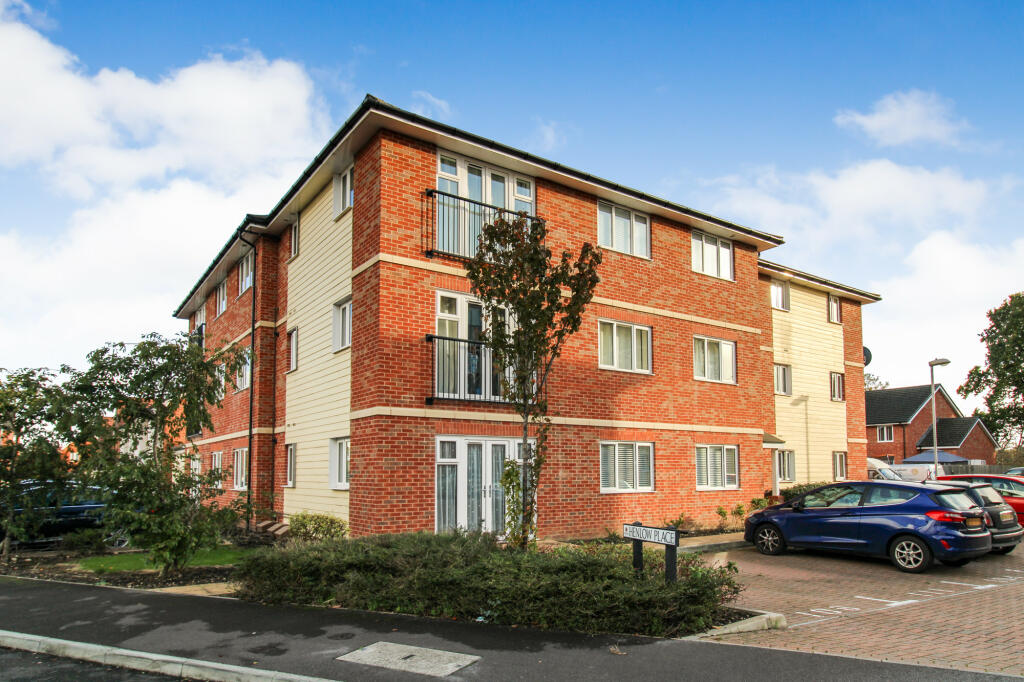 2 bedroom apartment for sale in Henlow Place, Farnborough, GU14