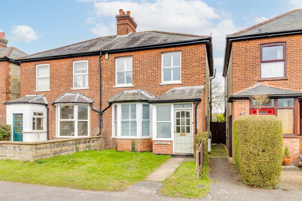 3 bedroom semidetached house for sale in Hopewell Road, Baldock, SG7