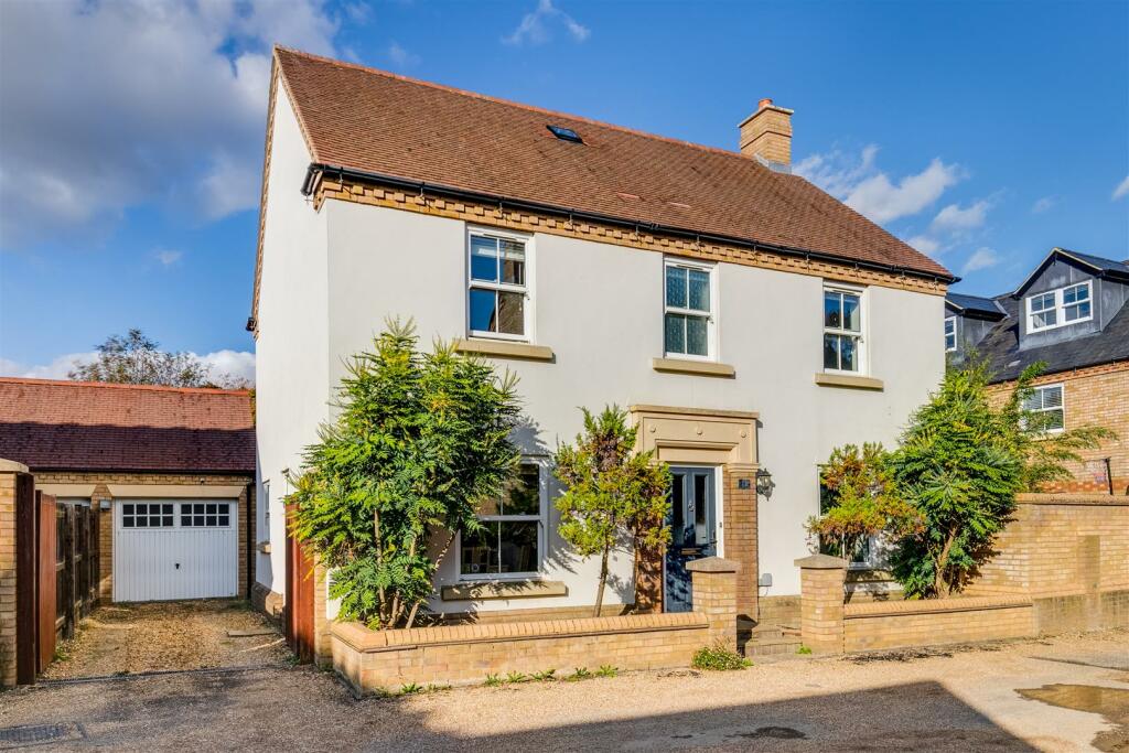 4 bedroom detached house for sale in Stephenson Walk, Fairfield