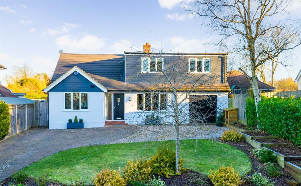 4 bedroom detached house for sale in Orchard Cottage, Pirton Road