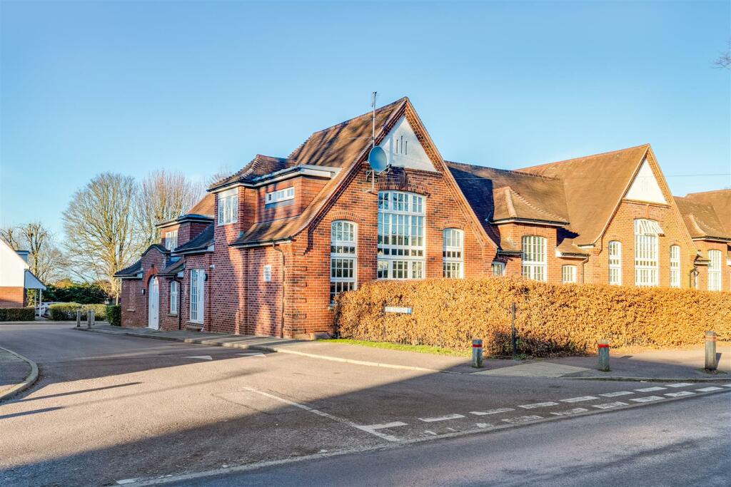 3 bedroom apartment for sale in Old Westbury, Letchworth Garden City, SG6