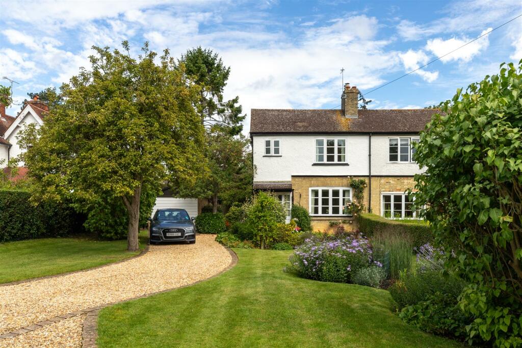 3 bedroom semidetached house for sale in Wilbury Road, Letchworth