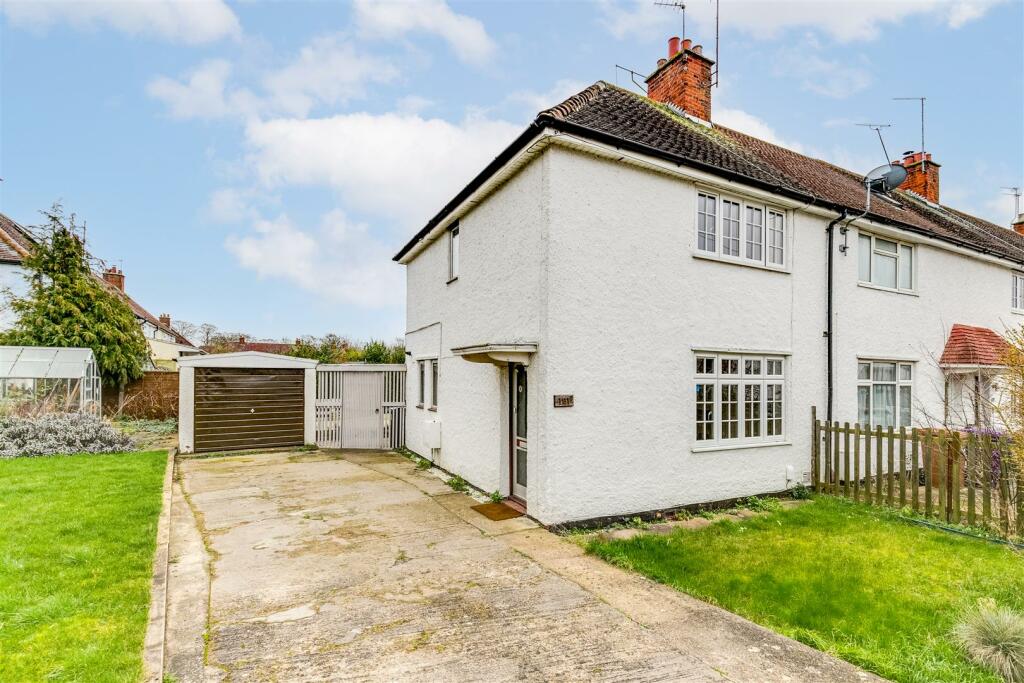 2 bedroom end of terrace house for sale in Glebe Road, Letchworth