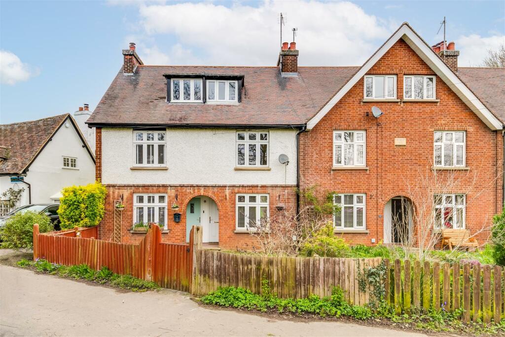 3 bedroom terraced house for sale in Upper Green, Ickleford, Hitchin, SG5