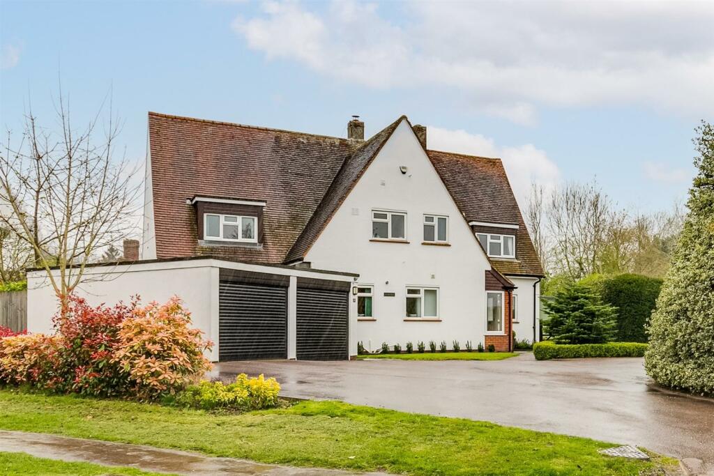 4 bedroom detached house for sale in Croft Lane, Letchworth Garden City