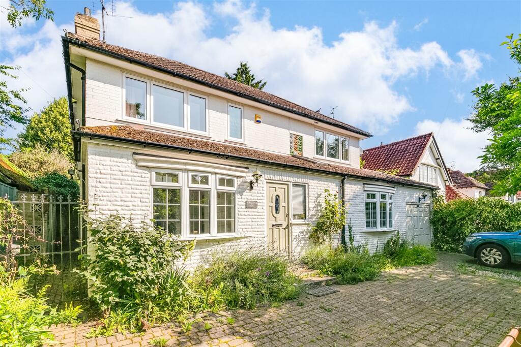 4 bedroom detached house for sale in Baldock Road, Letchworth Garden