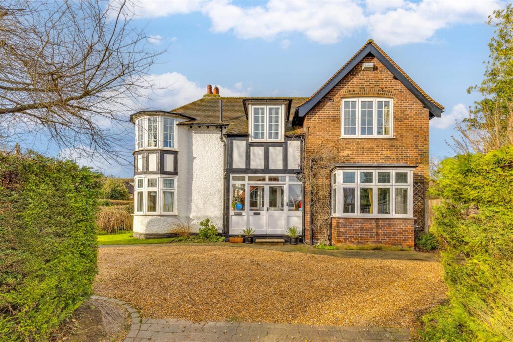 Main image of property: Pixmore Way, Letchworth Garden City