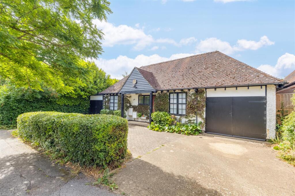 Main image of property: Meadow Way, Letchworth Garden City
