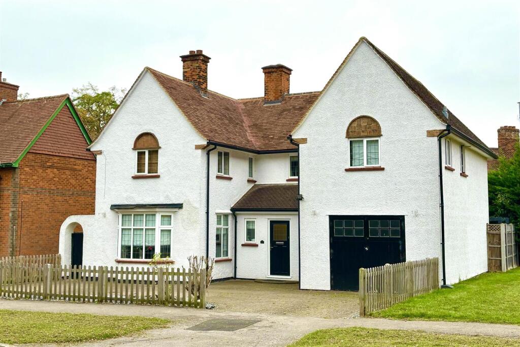 Main image of property: Meadow Way, Letchworth Garden City