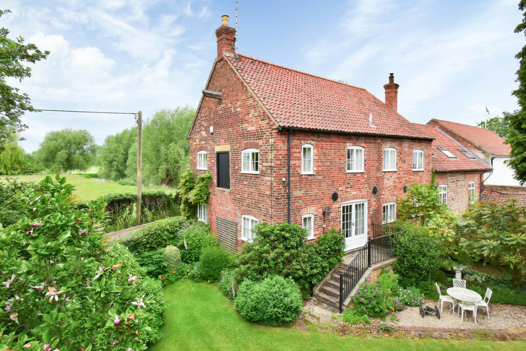 6 bedroom country house for sale in Epperstone Road, Lowdham, NG14