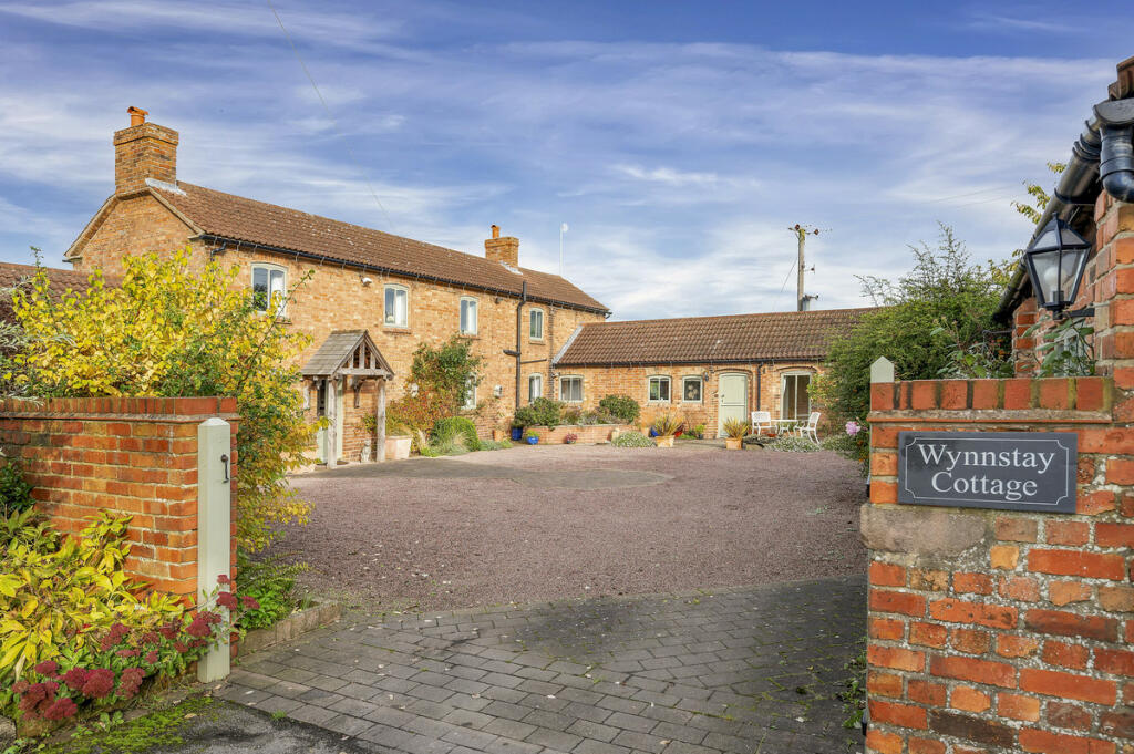 5 bedroom detached house for sale in Laming Gap Lane, Stanton on the