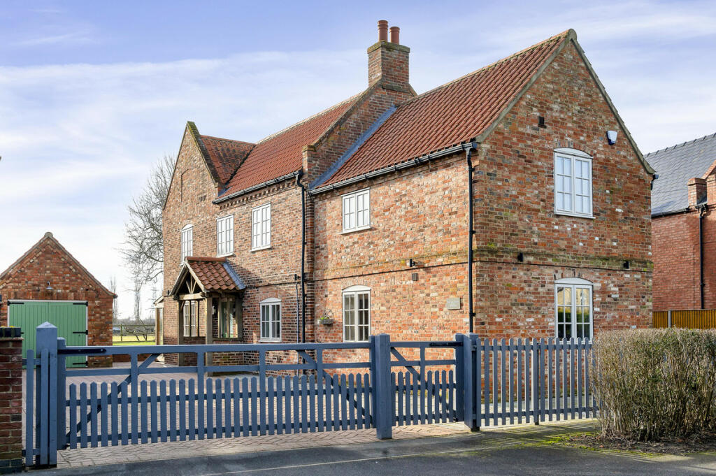 4 bedroom detached house for sale in Pinfold Lane, Averham, NG23