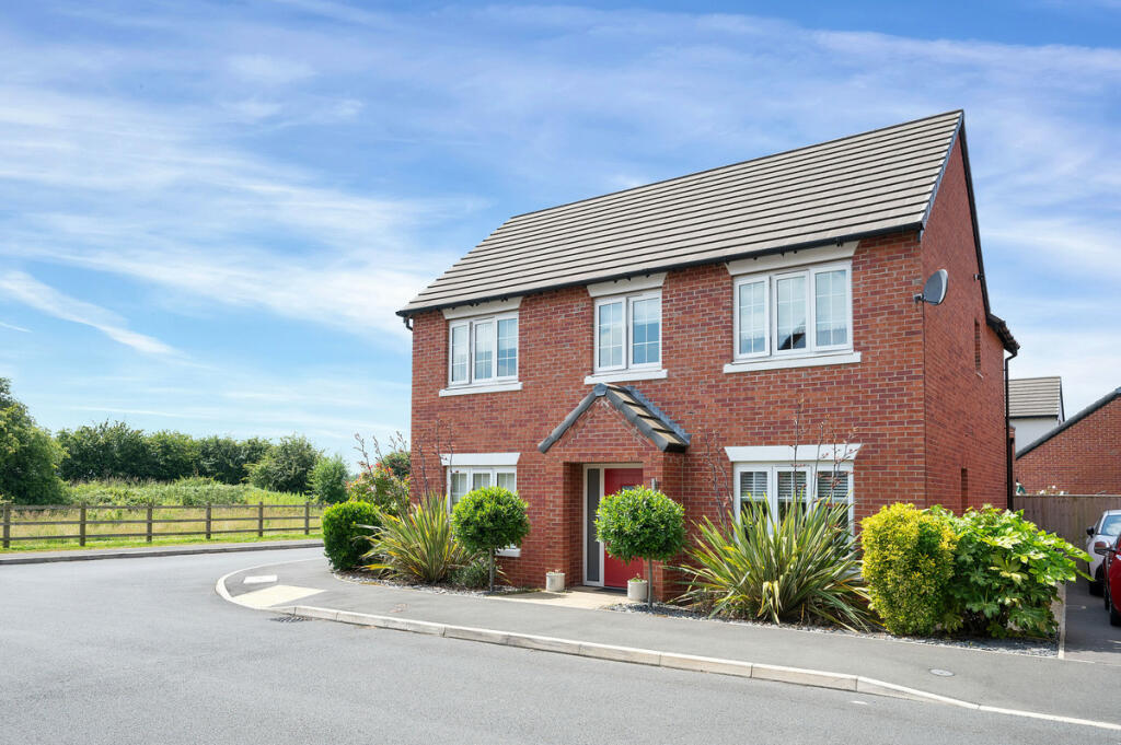 4 bedroom detached house for sale in Thornfield Way, Aslockton, NG13