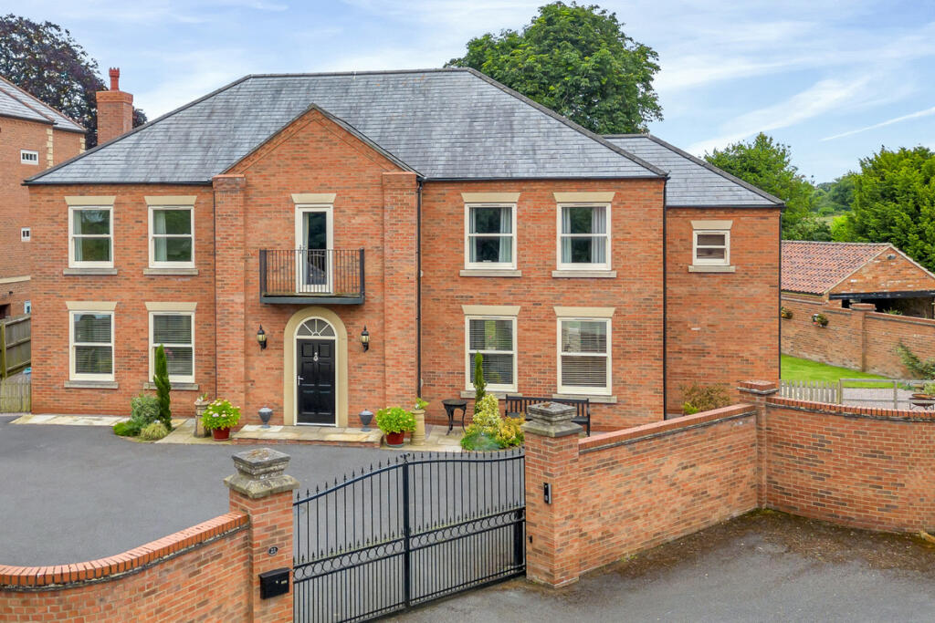 4 bedroom detached house for sale in Farndon Road, Newark, NG24