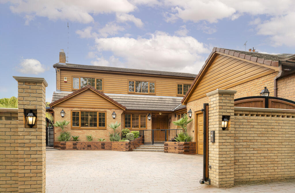 Main image of property: Wood Lane, Gedling, NG4