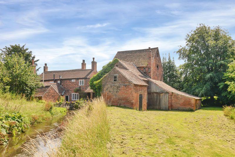 4 bedroom detached house for sale in Gonalston Lane, Hoveringham, NG14